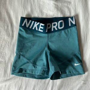 women’s nike pro